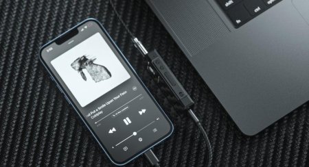 Description image for FiiO BTR7 L-C Portable Bluetooth DAC and Headphone Amplifier (Lightning Connector)