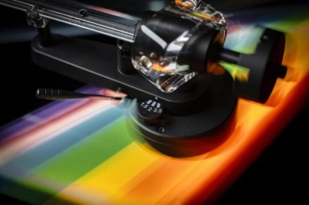 Description image for Pro-Ject Dark Side of the Moon Limited Edition Turntable - Open Box