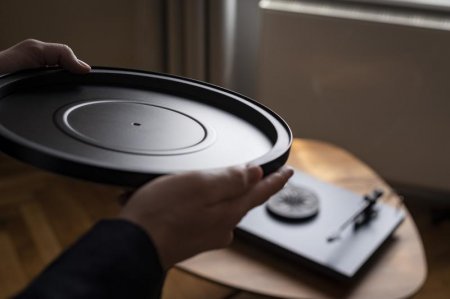 Description image for Pro-Ject Debut Carbon EVO Turntable GLOSS BLACK